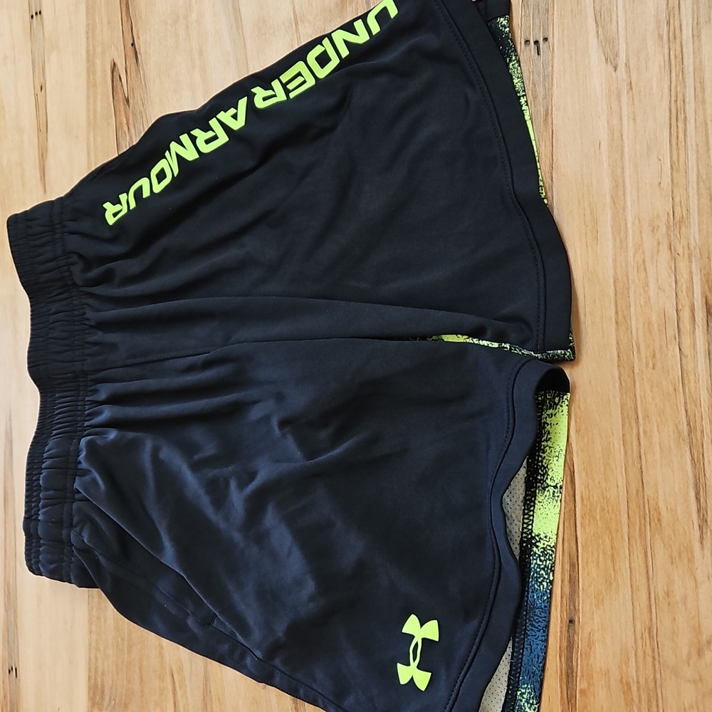 Under Armour Boys Shorts Black With Green Size XS